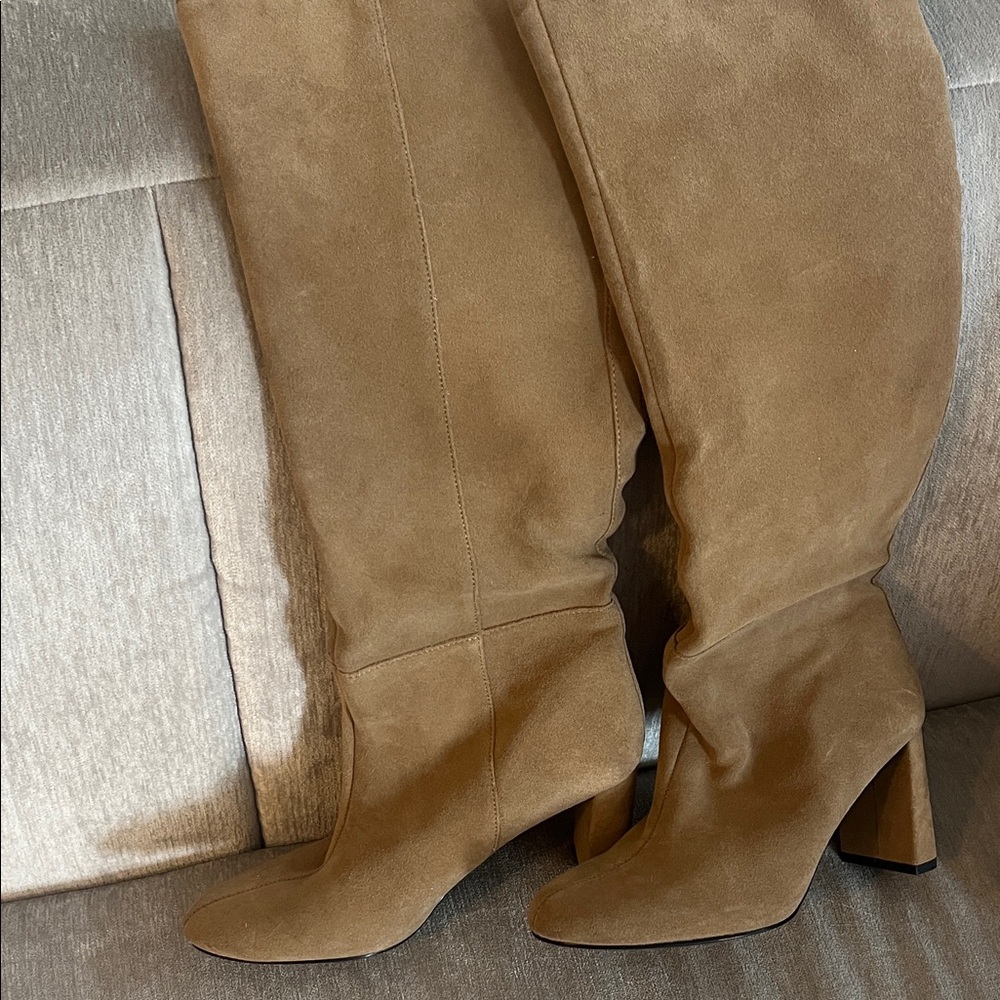 Elegant Tan Knee-High Women's Boots